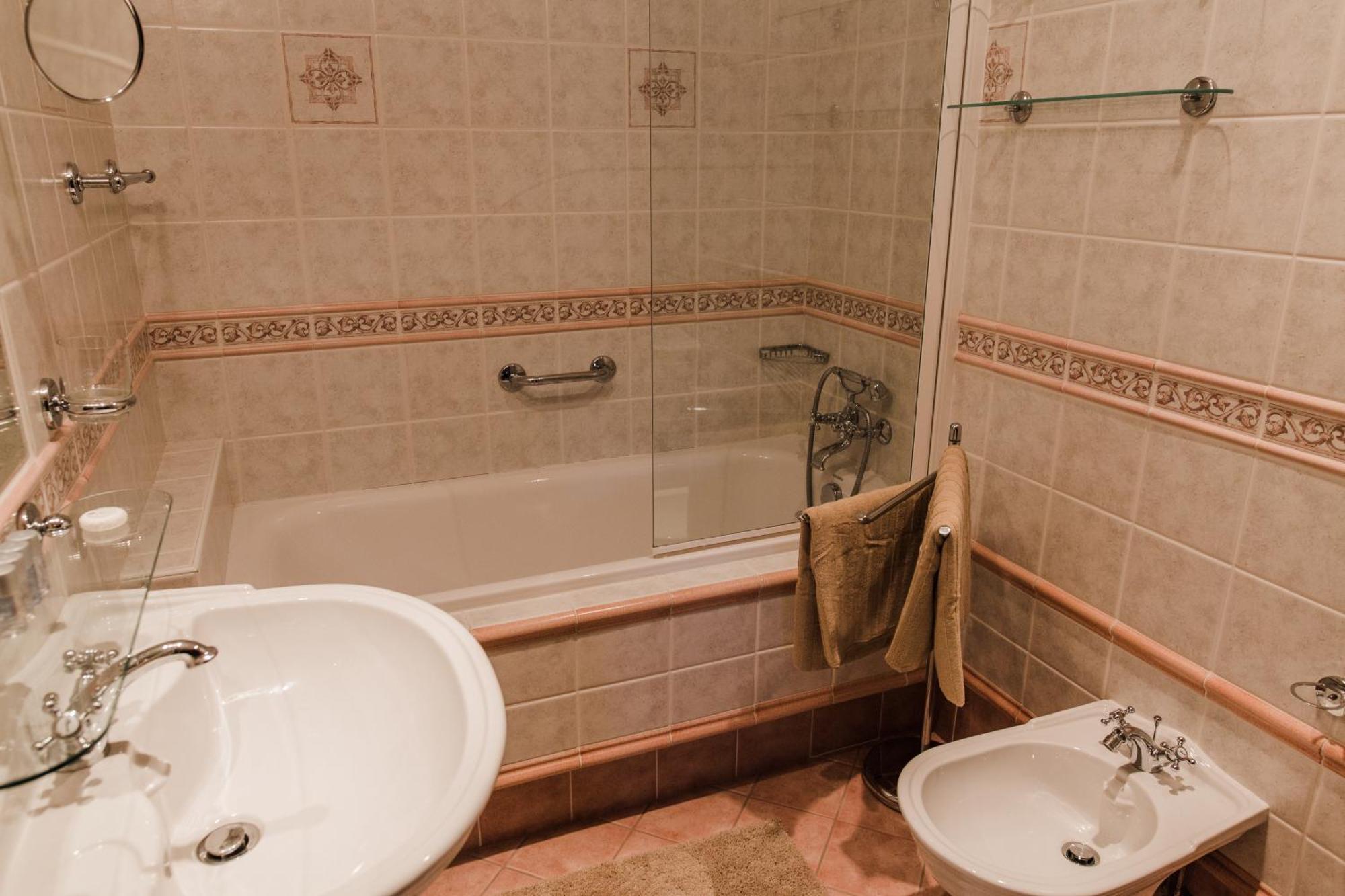 Palace Inn Jíloviště エクステリア 写真